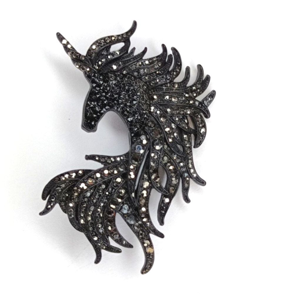 Unicorn Black Rhinestone Sparkle Brooch Pendant – Elegant Statement Jewelry